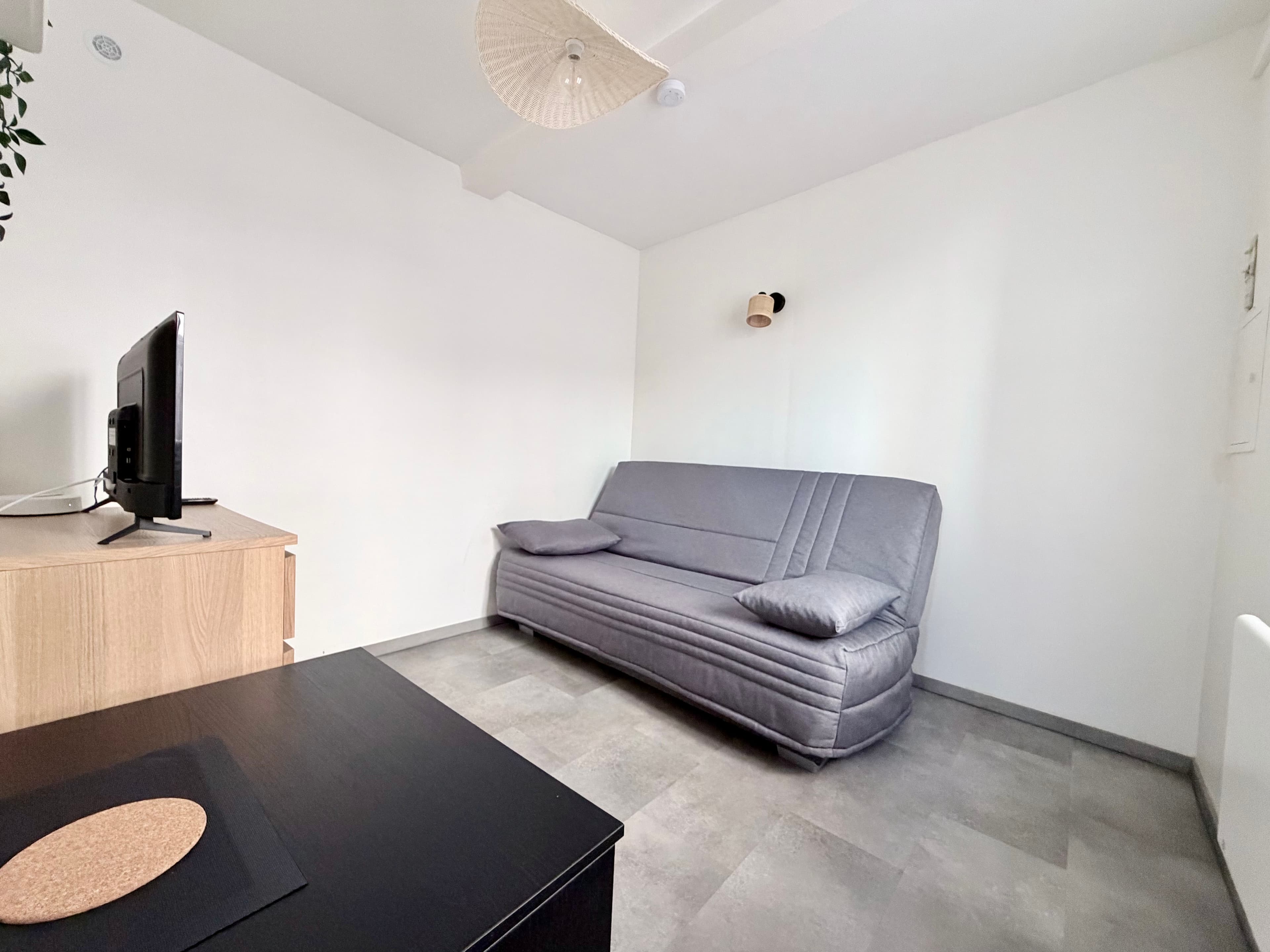 Charmant studio neuf au cœur de Volonne
